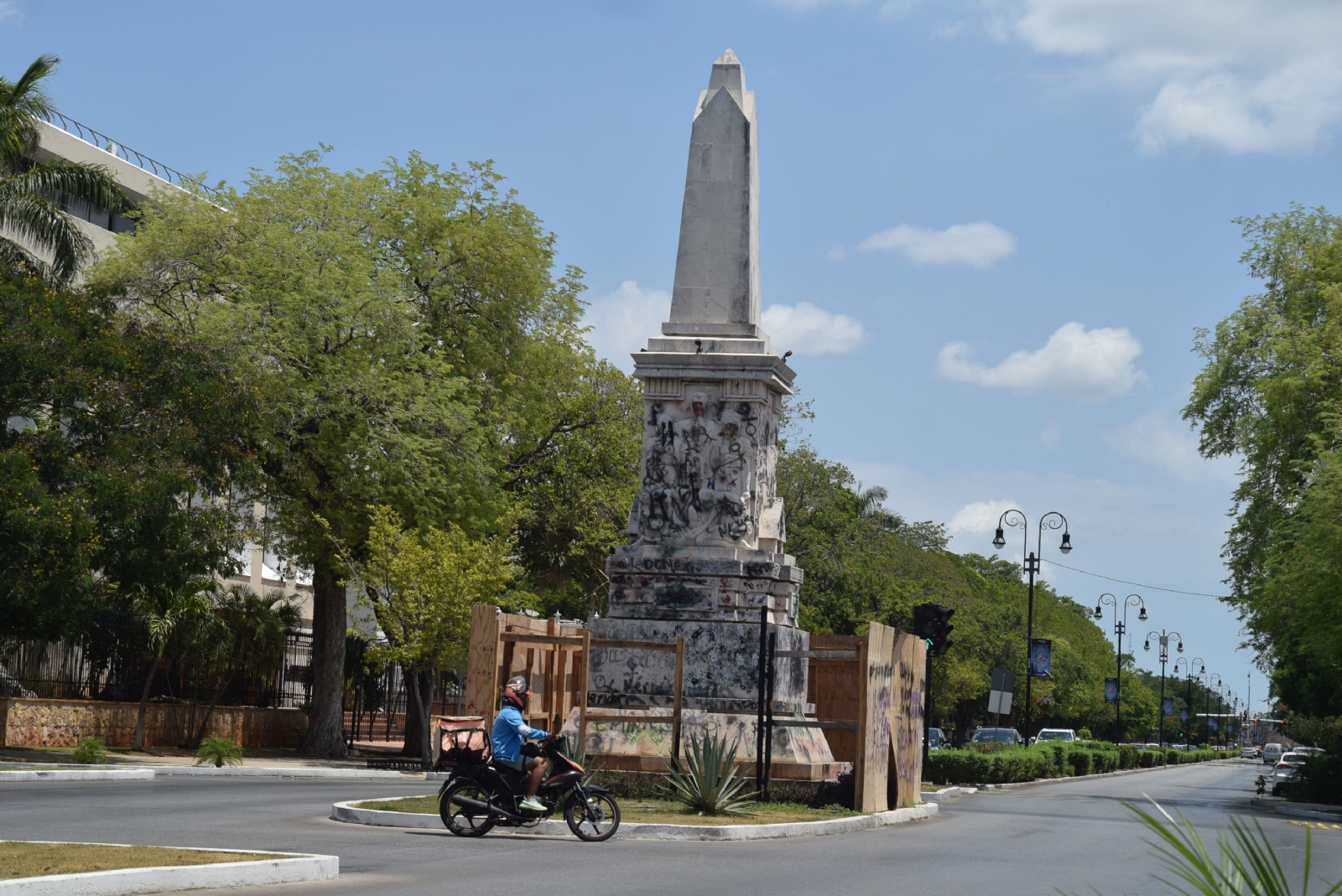 A más de un año, INAH inicia rescate de monumentos en Paseo de Montejo