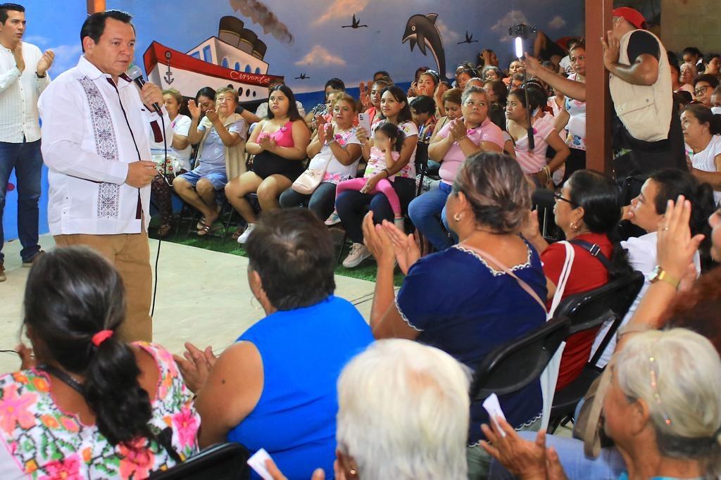 Joaquín Díaz Mena se reunió con madres al Sur de Mérida