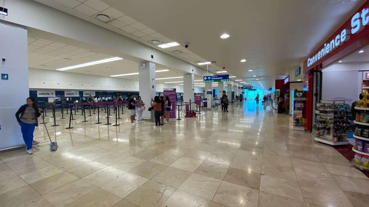 El aeropuerto de Mérida luce prácticamente vacío este sábado