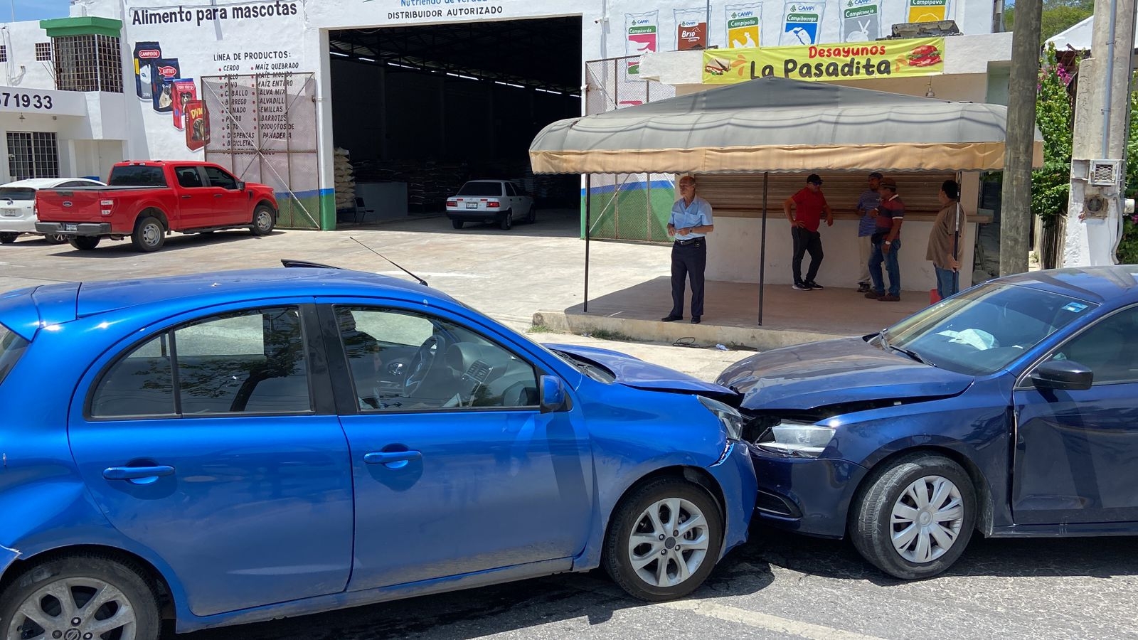 Joven deja daños de más de 100 mil pesos y dos mujeres heridas en un choque en Campeche