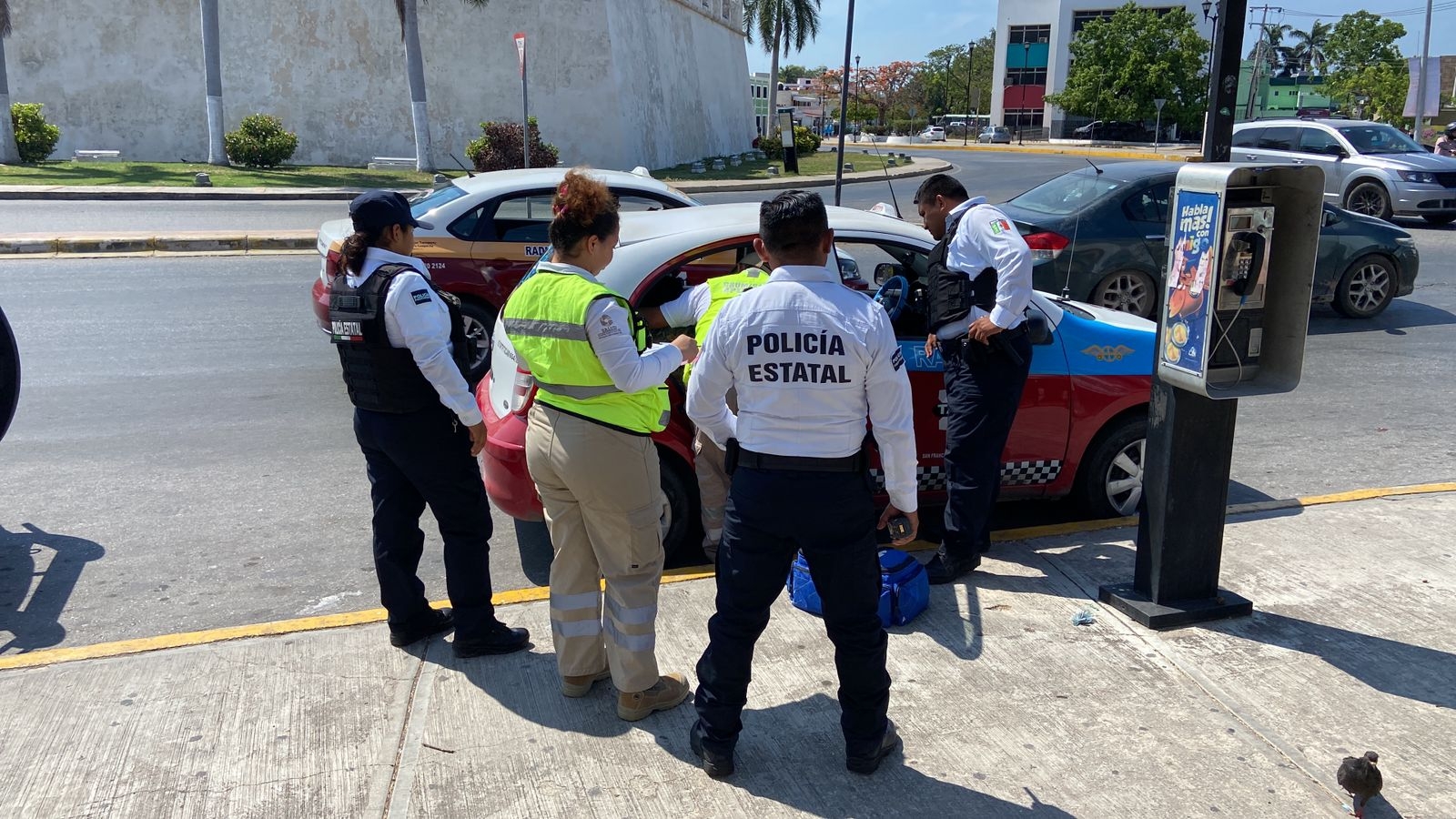 Mujer sufre un infarto dentro de un taxi en Campeche