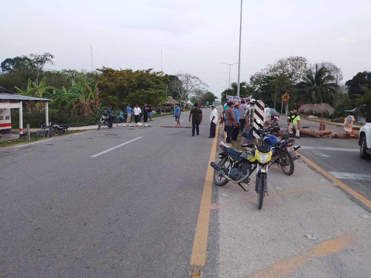 En el sitio se encuentran elementos de la Policía Quintana Roo y de la Guardia Nacional de Carreteras