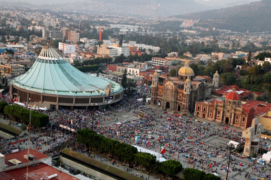 Hombre se ahorca con una corbata afuera de una iglesia en la CDMX