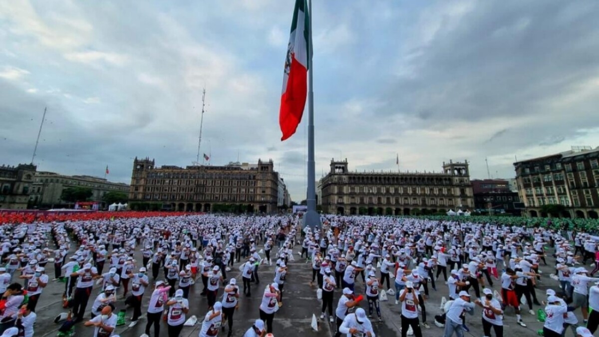 Claudia Sheinbaum busca otro Récord Guinness con clase masiva de box en el Zócalo