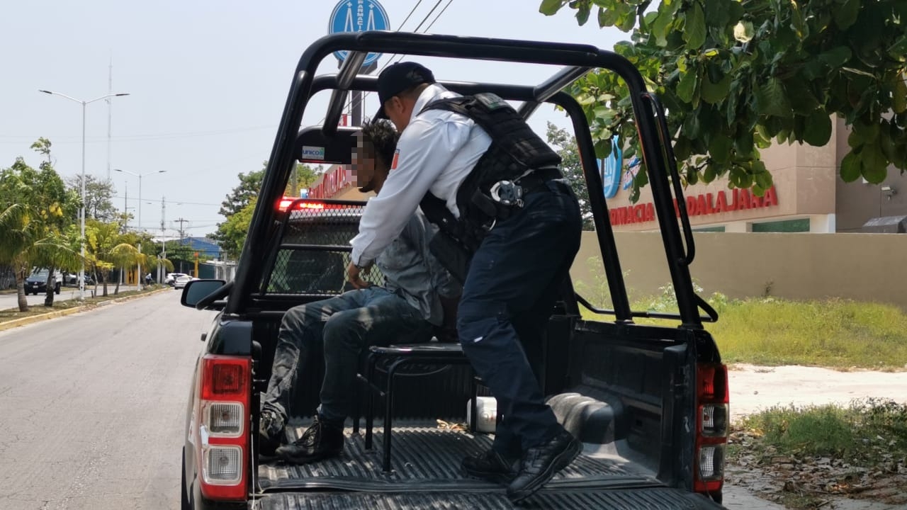 El hombre fue detenido pese a que intentó escapar de la policía de Ciudad del Carmen