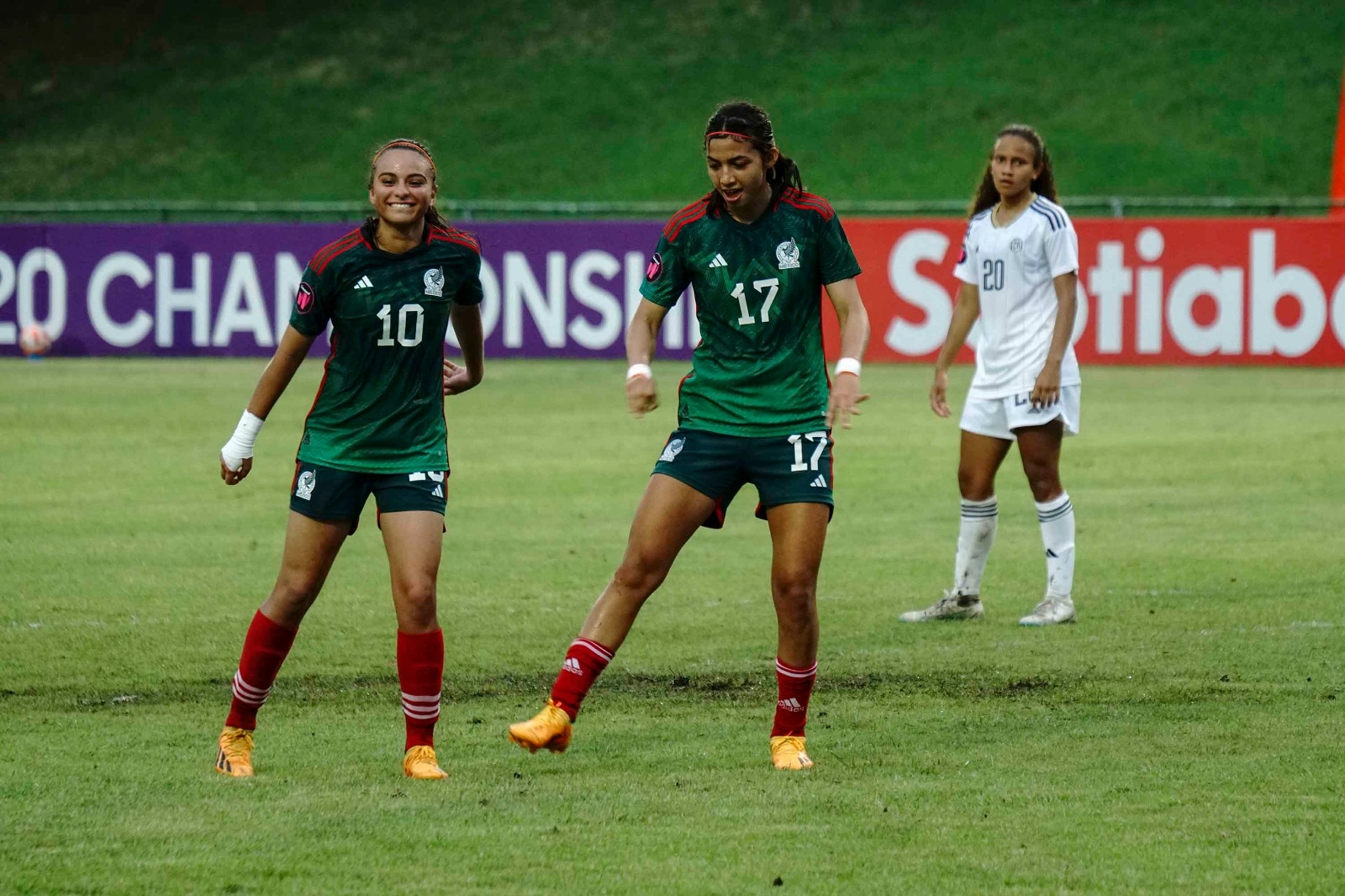 Montserrat Saldívar Pavón y Renatta Cota Muñoz destacan en el Premundial en República Dominicana