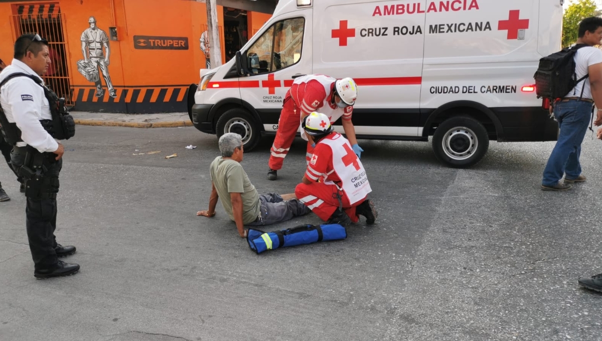 Conductor arrolla a pareja de abuelitos en Ciudad del Carmen y huye