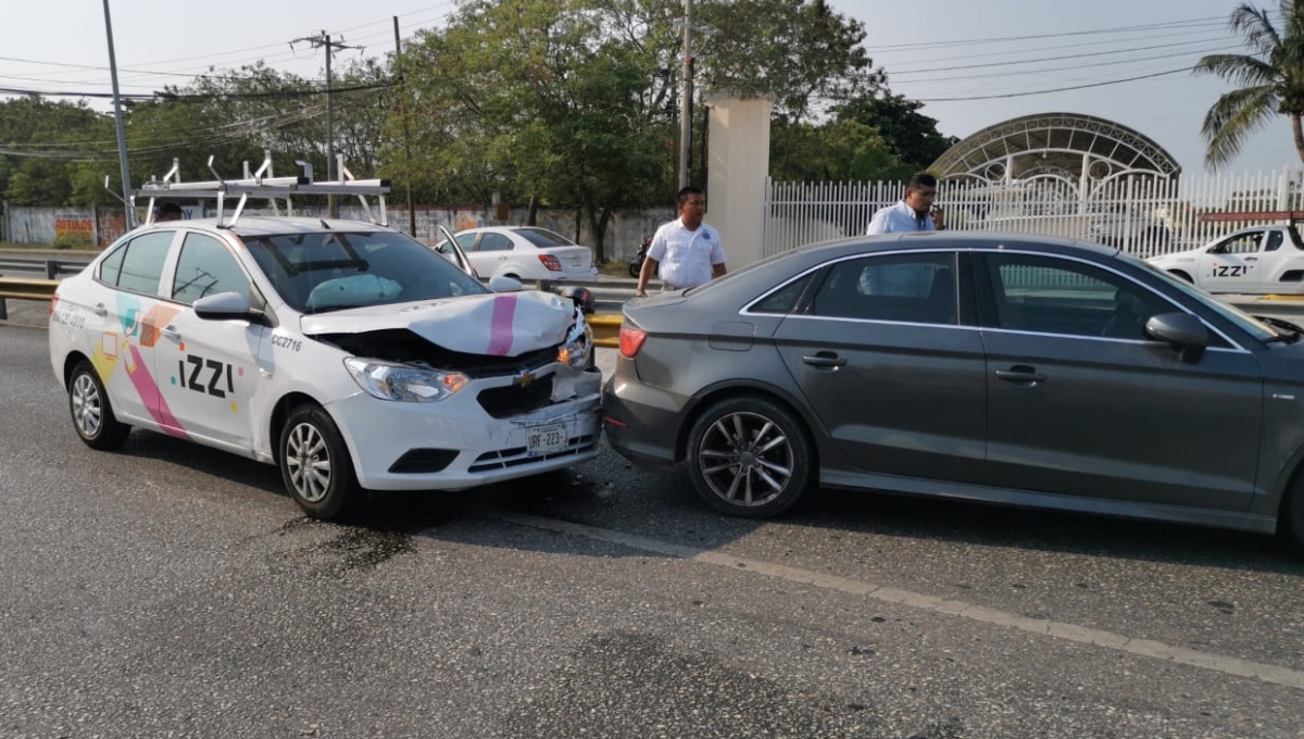 El fuerte choque ocurrió cerca de las 10:10 horas, sobre la avenida Cuatro Carriles