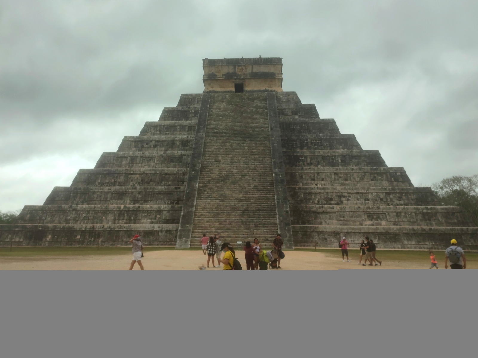 INAH descarta fallo en la seguridad de Chichén Itzá por 'atrevidos' que suben a ‘El Castillo’