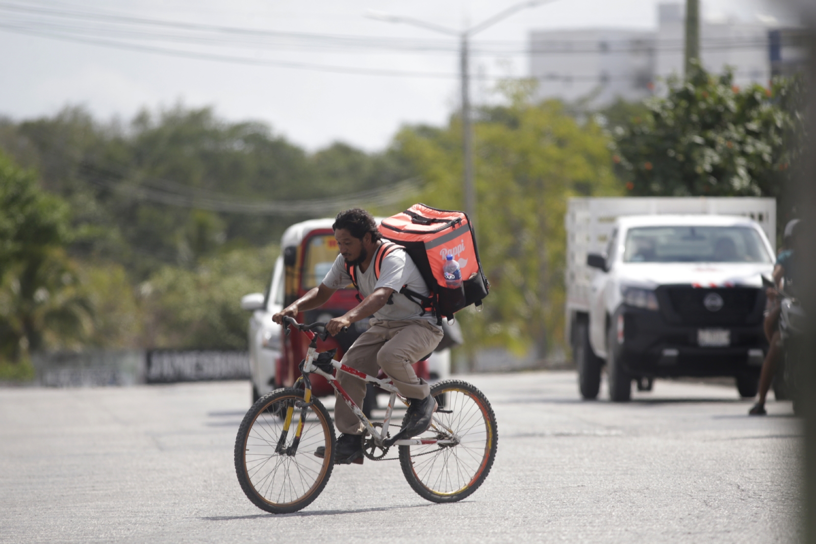 Cancún no está preparado para los ciclistas; denuncian mala infraestructura