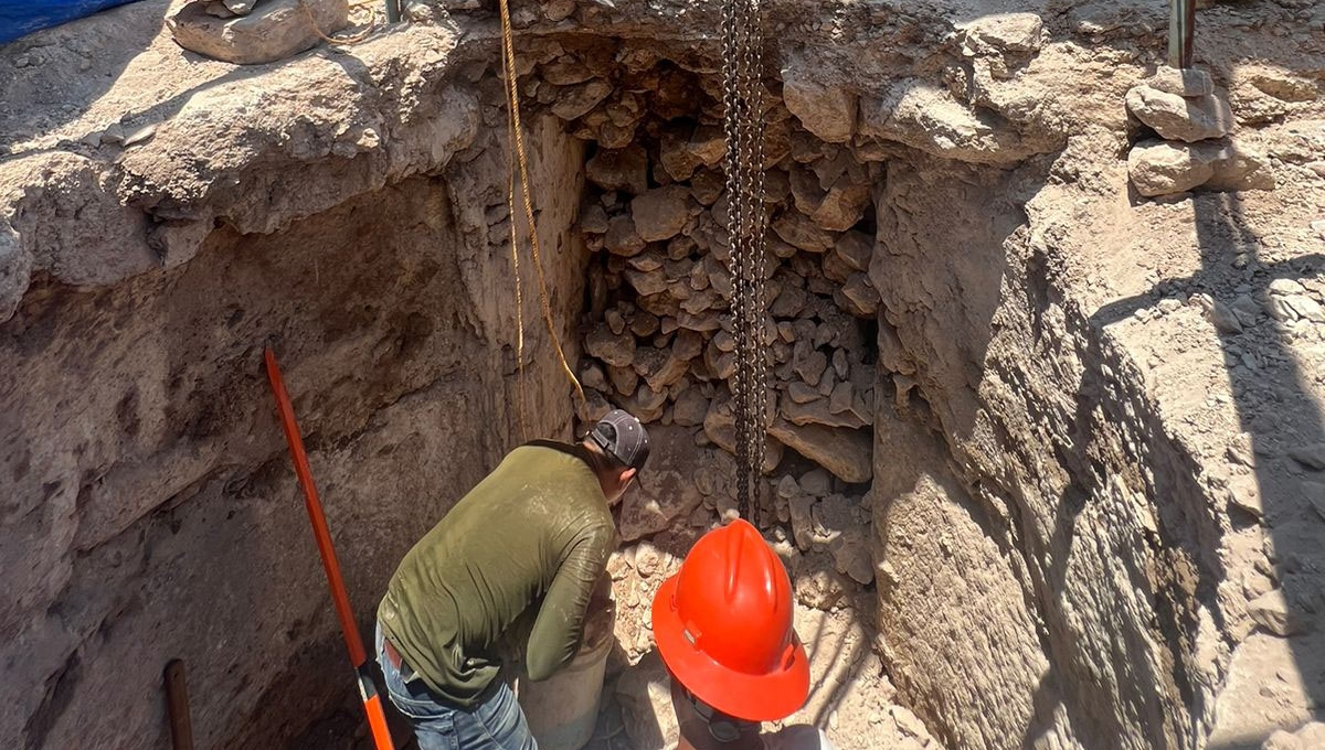 INAH explora pasadizo hacia el cenote debajo del Convento de San Antonio de Padua en Izamal