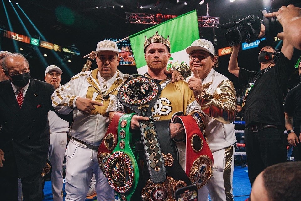 Canelo Álvarez, Campeón Mundial de los Supermedianos