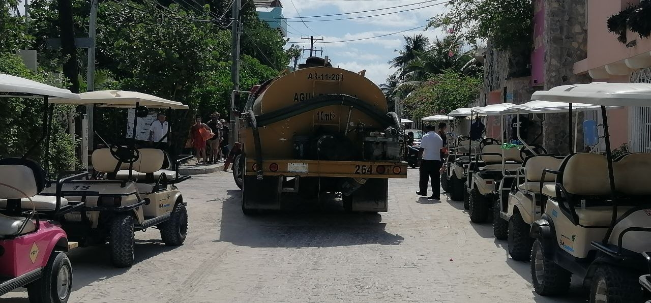 Aguakan incumple compromiso en Isla Mujeres; se registra otro desbordamiento de aguas negras