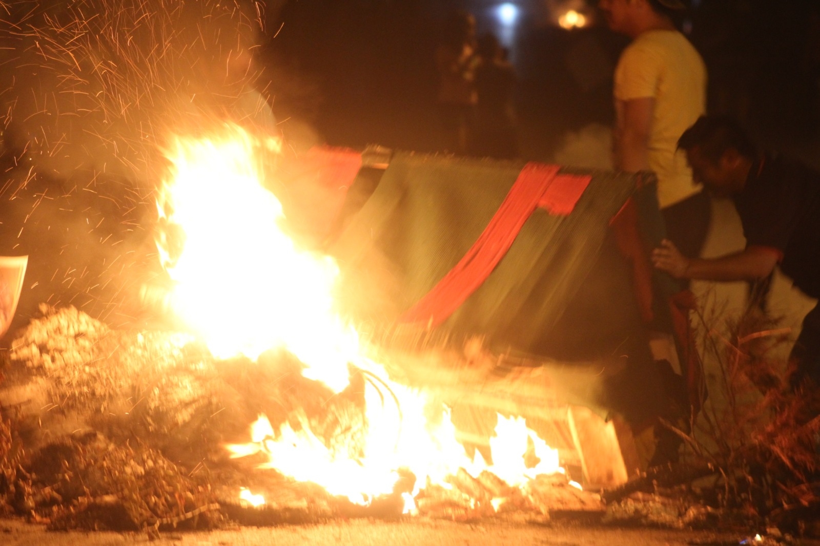 Protestan con fogatas al Sur de Mérida; llevaban cuatro días sin luz