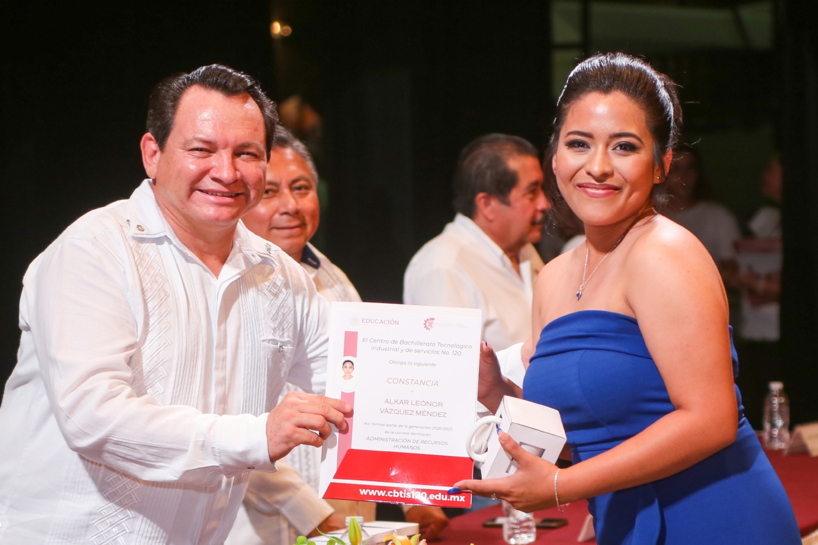 Joaquín Díaz Mena apadrina graduación de estudiantes del CBTIS 120 de Mérida