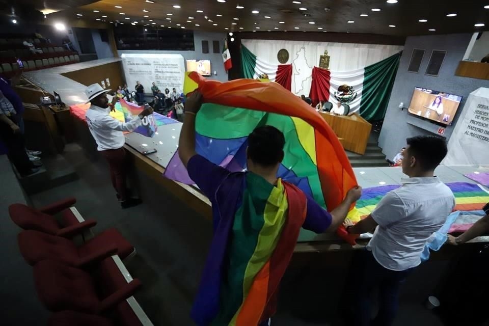 Congreso de Nuevo León aprueba el matrimonio igualitario
