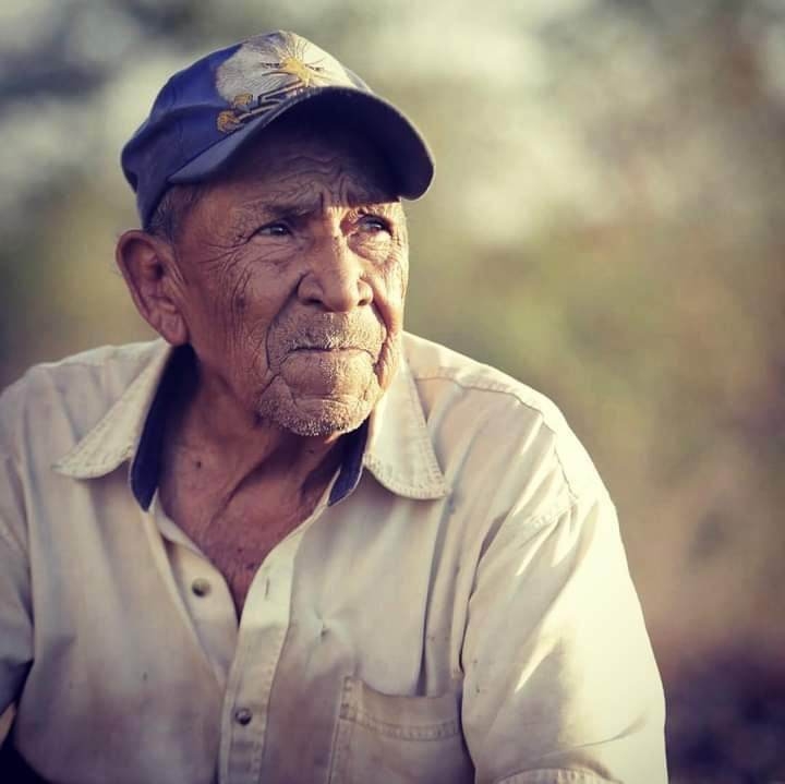 Don Cuco, el último huesero de Acanceh; lleva 83 años curando con las manos