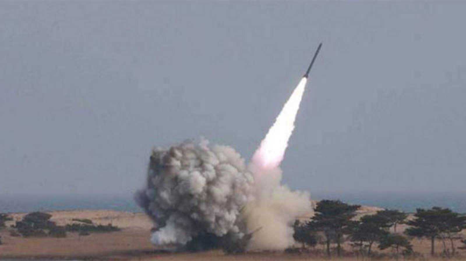 Corea del Norte lanzó dos misiles contra el mar de Japón