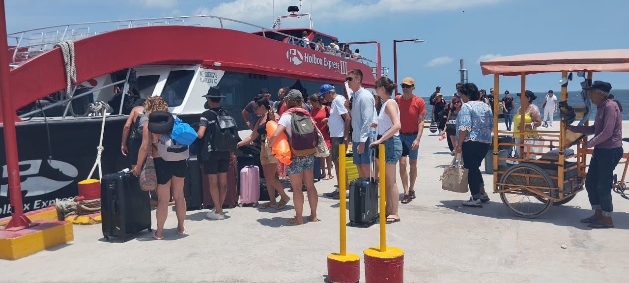 Falta de agua y luz en Lázaro Cárdenas afecta a prestadores de servicios