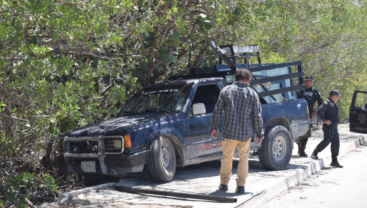 Camioneta se sale de la carretera en Progreso