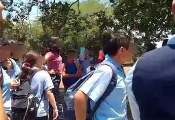 Menores de edad se pelean frente a sus maestros en escuela de Chiapas