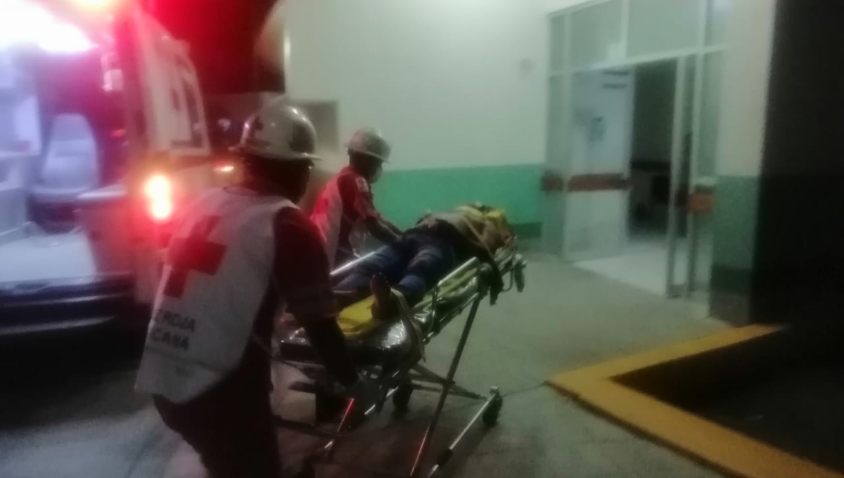 Motociclista ebrio queda inconsciente al derrapar en la carretera Escárcega-Villahermosa