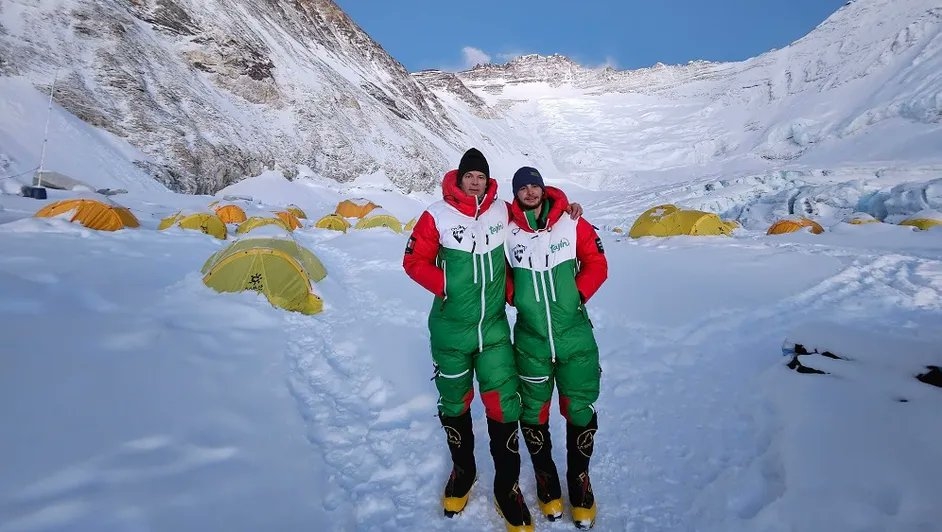 Son los primeros padre e hijo mexicanos en llegar a la cima del Everest