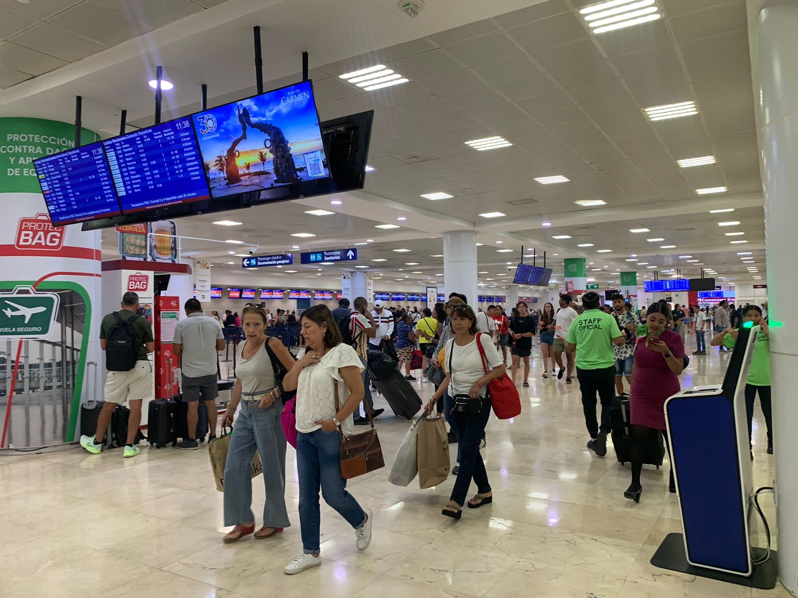 Reportan cuatro vuelos retrasados en el aeropuerto de Cancún: EN VIVO