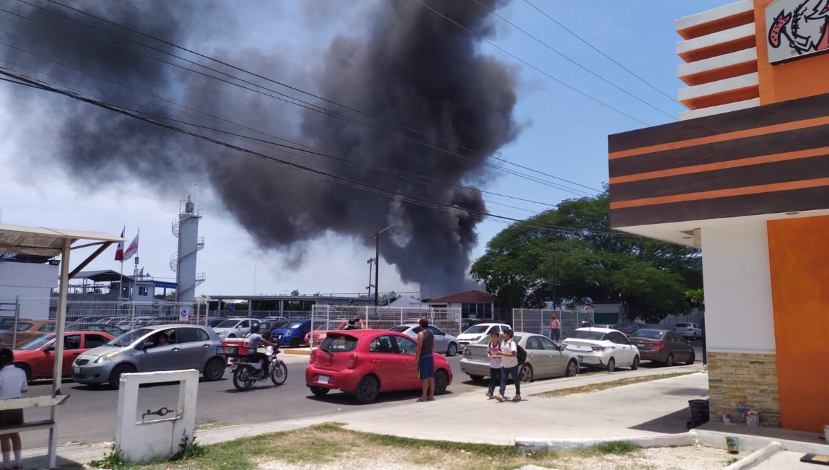 Se incendia fabrica de bolsas