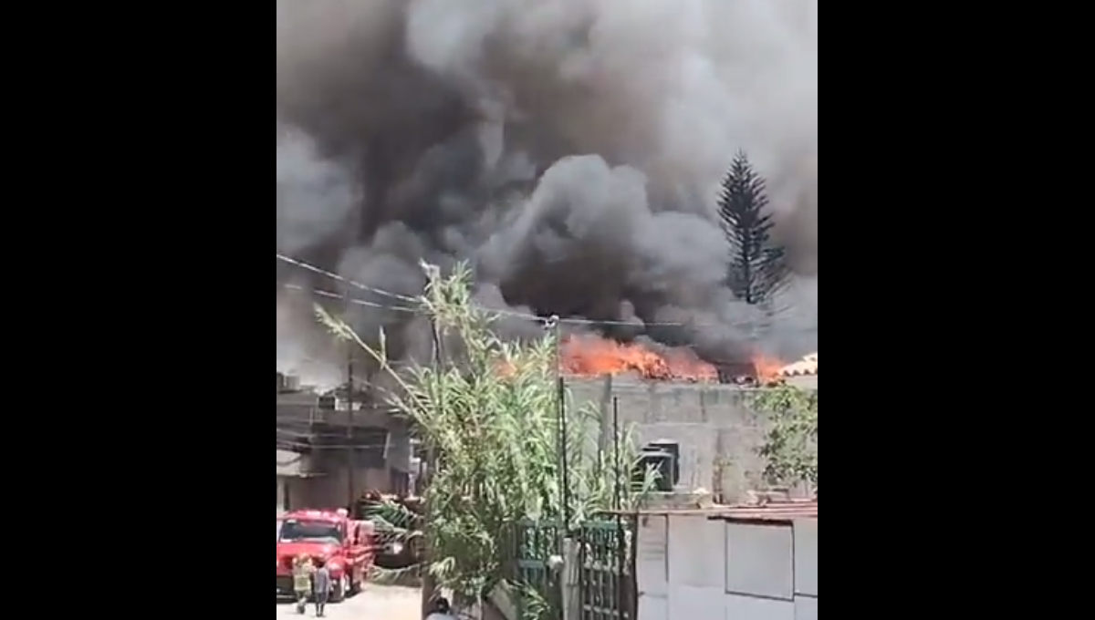 Incendio en Tultitlán deja varias casas quemadas