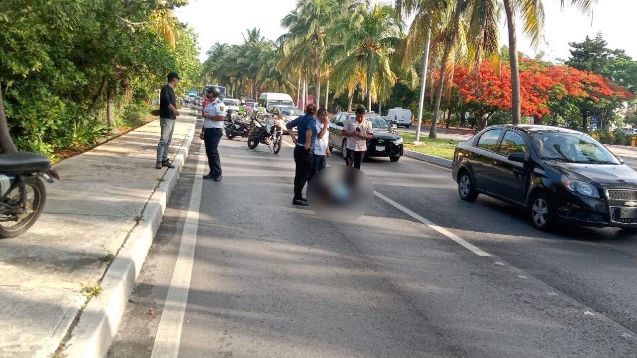 Los automovilistas le cedieron el paso a la lesionada, pero el motociclista no la vio, por ir zigzagueando