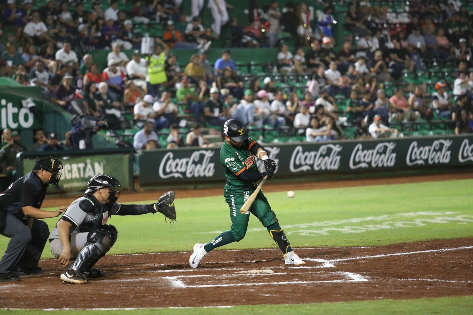 Los Leones de Yucatán emparejaron la serie ante los Mariachis de Guadalajara a los que blanquearon y apalearon por pizarra de 10x0