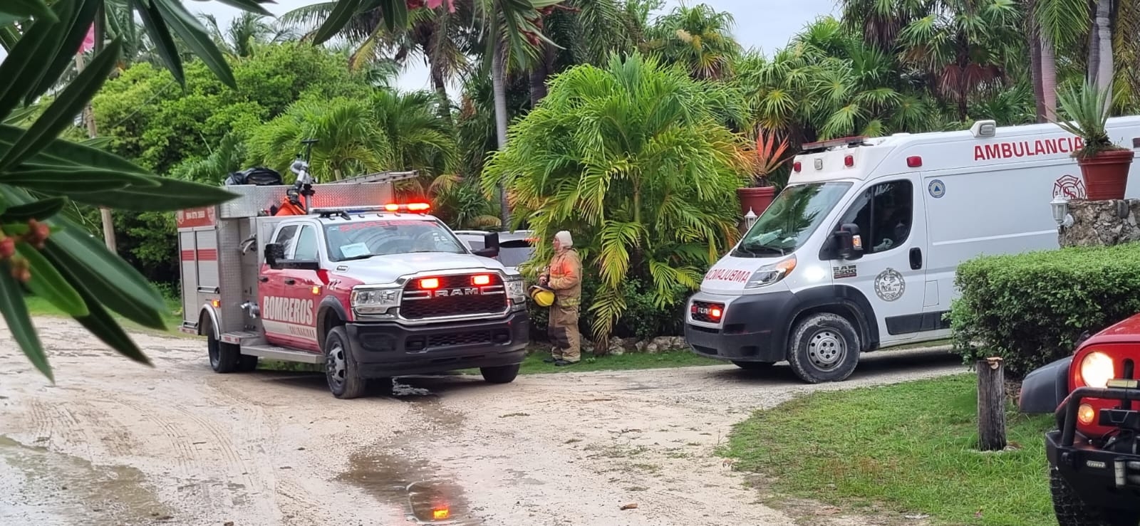 El siniestro ocurrió en el interior de Playa del Secreto; afortunadamente no hubo personas lesionadas y se necesitó de seis unidades de Bomberos para apagar el fuego