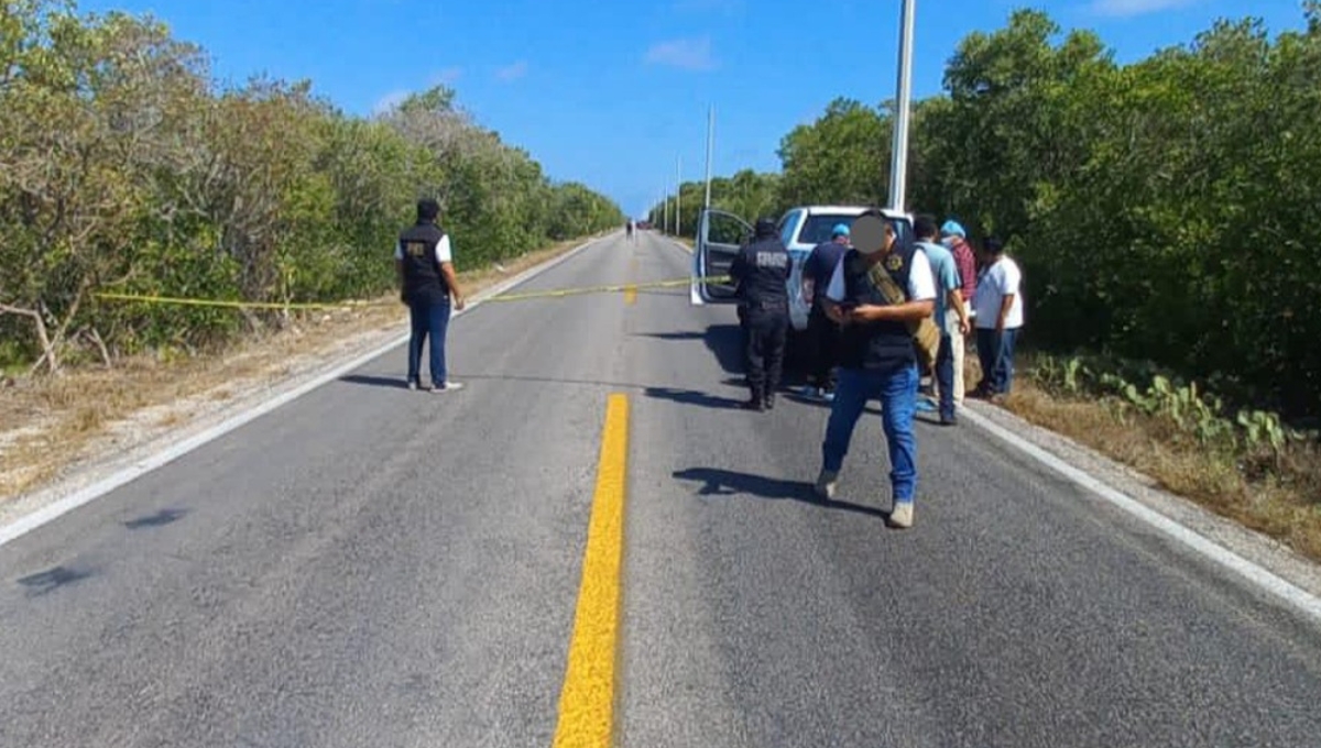 Testigos aseguran que tenía una capucha en la cabeza y un mensaje sobre el pecho