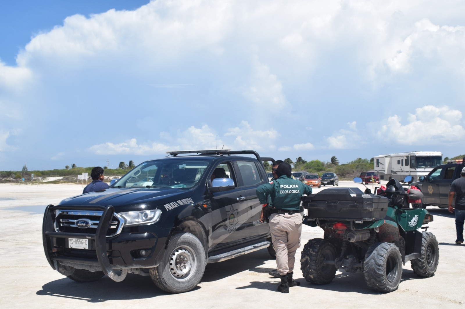 Pescadores protestan por actividad de maquinaria en zona de anidación en Progreso