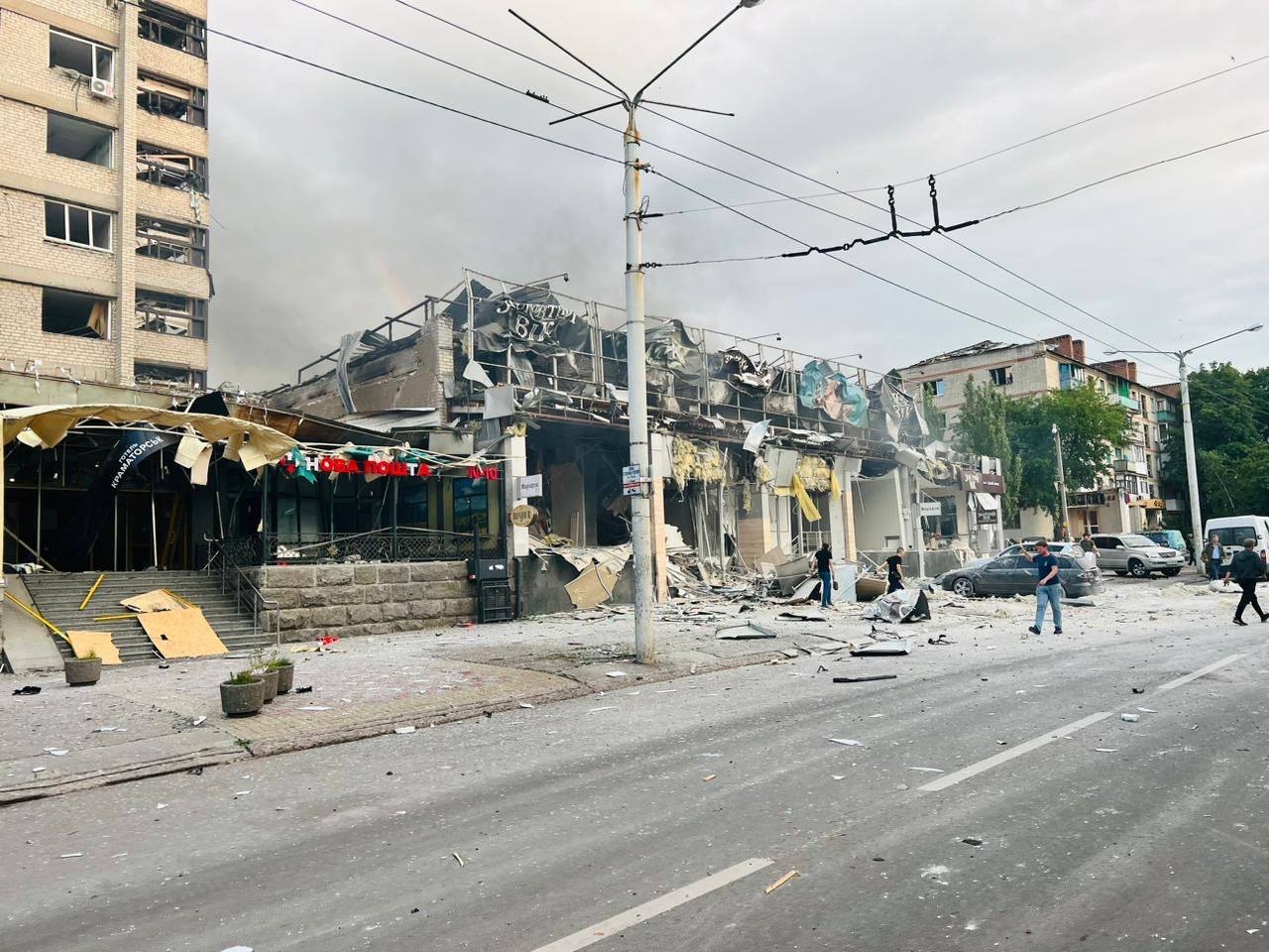 Ataque ruso a restaurante en Ucrania deja al menos dos muertos y decenas de heridos