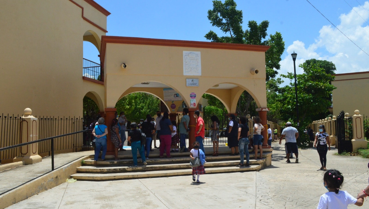 El titular afirmó que algunas escuelas se encuentran en tiempo reducido por la ola de calor