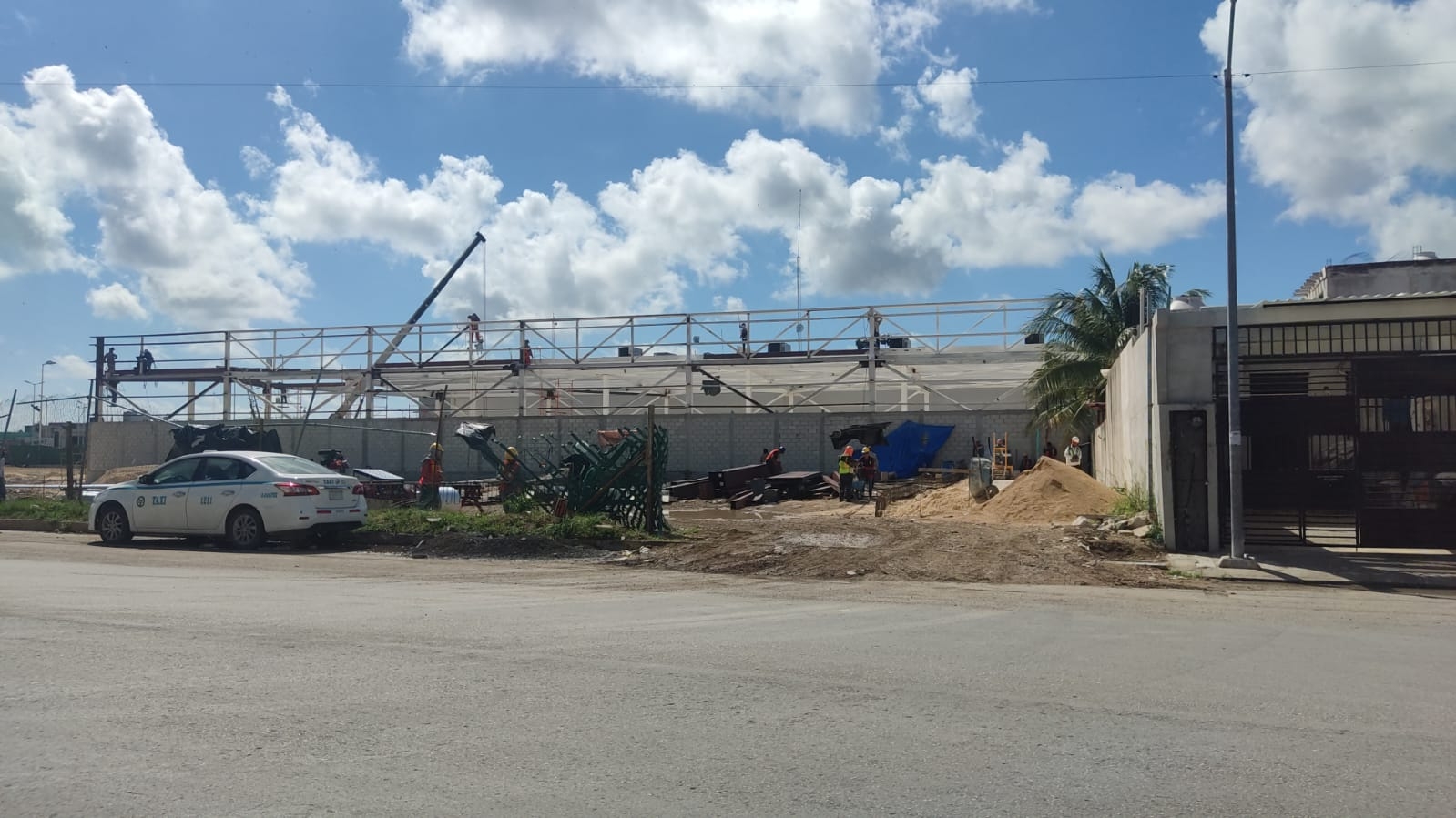 Vecinos de Playa del Carmen denuncian a Chedraui por dañar sus autos: EN VIVO