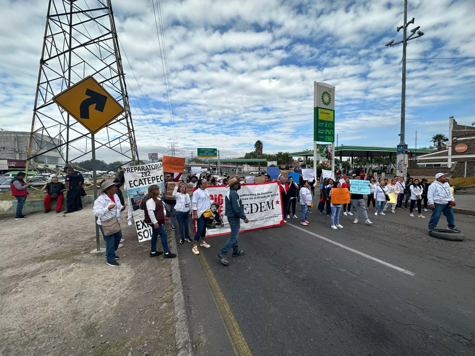 El pago que se exige son del 2022 en beneficio de más de 100 mil docentes