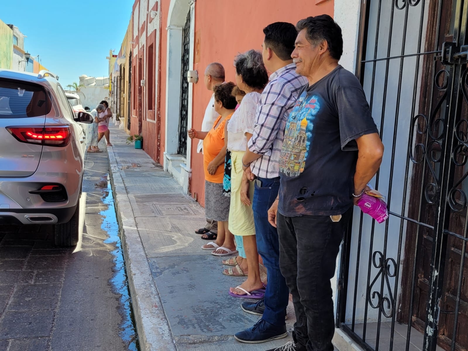 Centro de Campeche se llena de aguas negras; Ayuntamiento de Biby Rabelo, ni sus luces