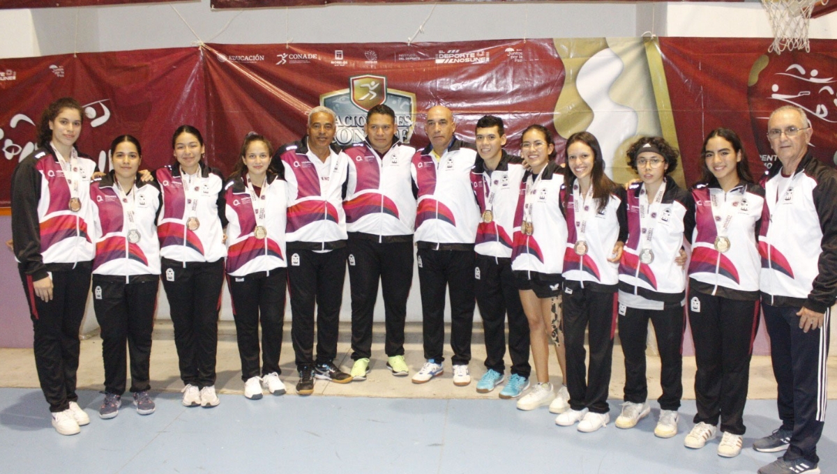 Clío Bárcenas y Darío Arce, también se coronaron campeones nacionales en la modalidad Singles de la categoría U-21