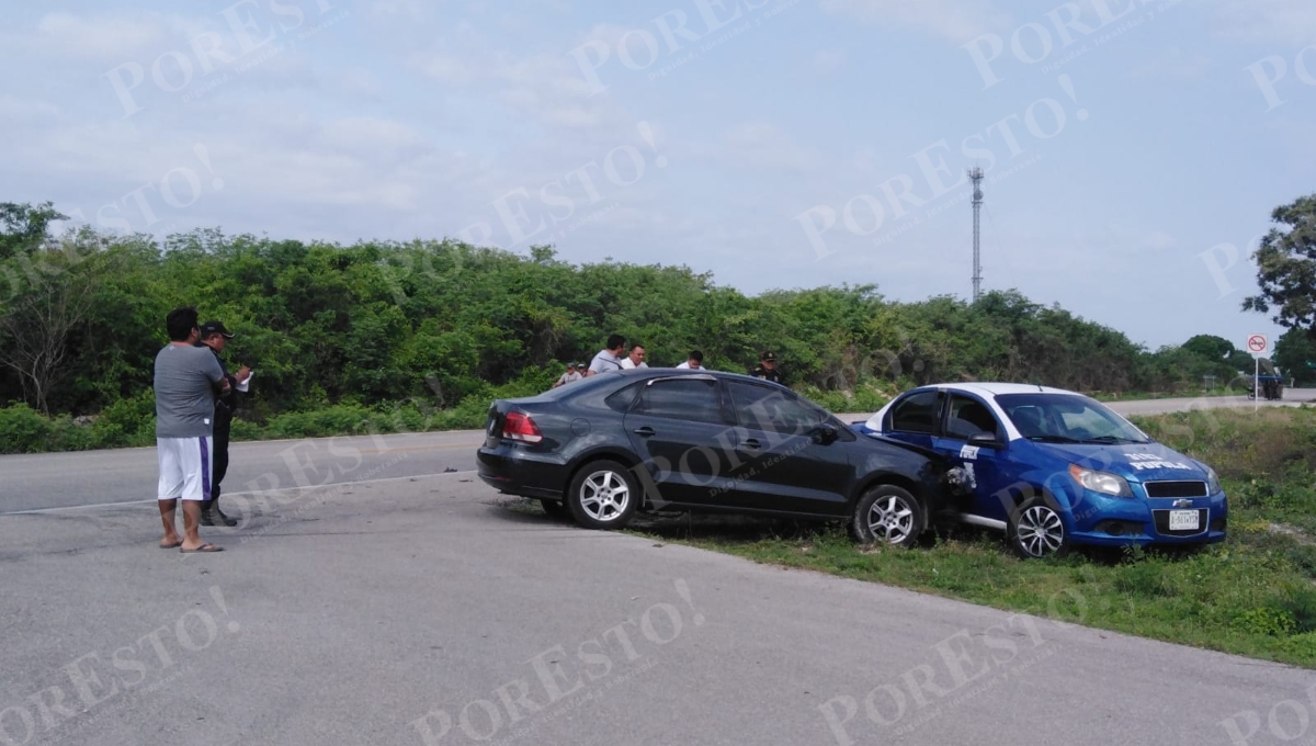 Taxi invade carril y choca contra auto en la vía Buctzotz-Tizimín; hay dos lesionados