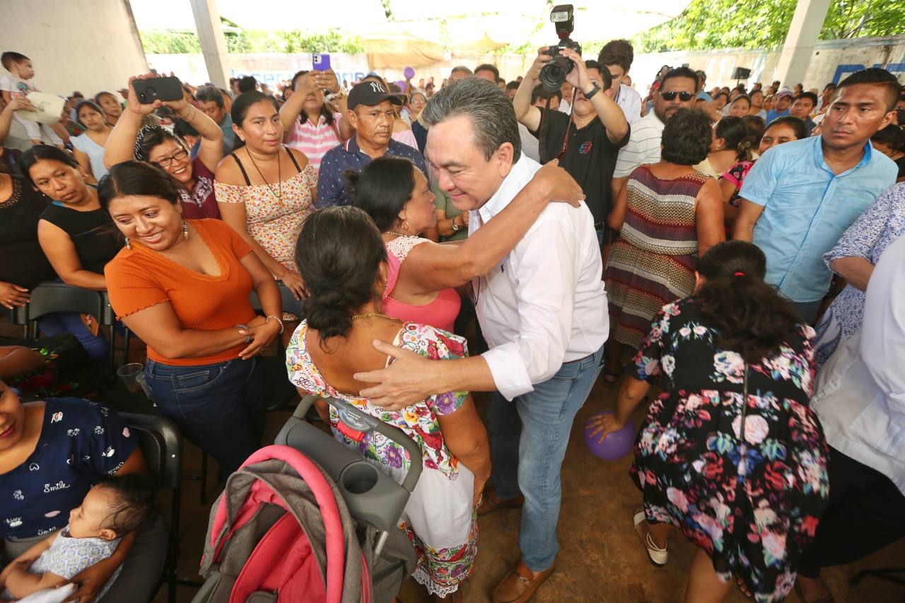 Con charanga y pirotecnia reciben a Liborio Vidal en Yaxcabá