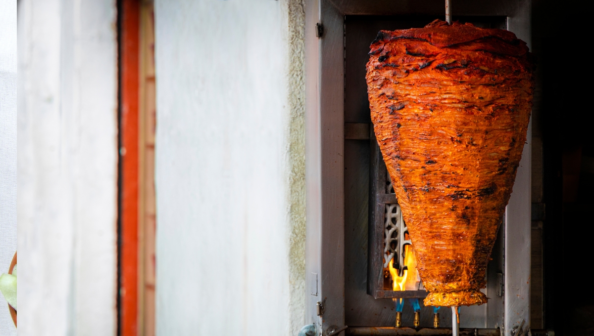 Crean máquina de tacos al pastor, pero las redes sociales explotan: VIDEO