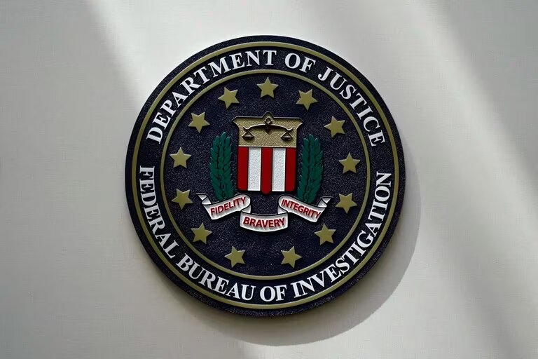 FBI alerta por uso de inteligencia artificial para extorsión y acoso sexual
