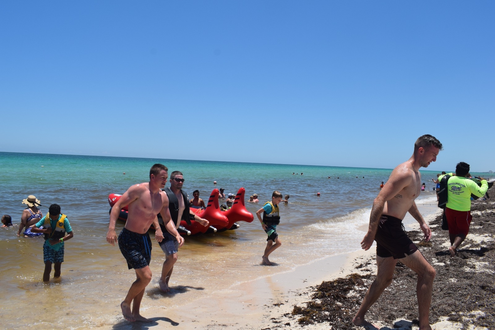 Progreso se llena de extranjeros; arriban más de 4 mil turistas del crucero Carnival Valor