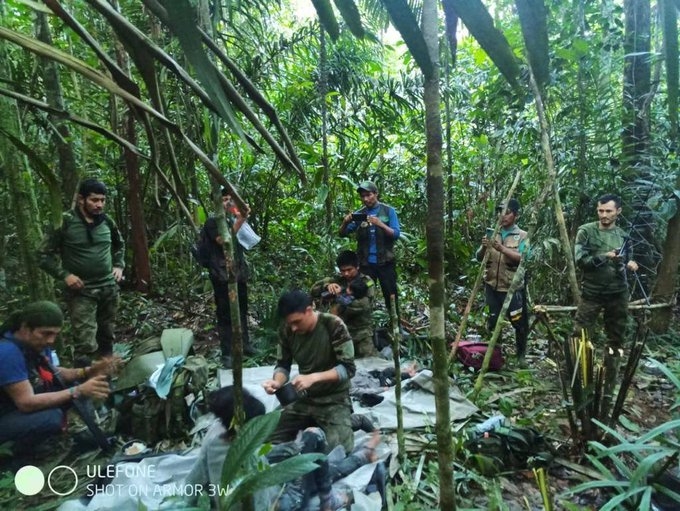 Los niños son sobrevivientes de la caída de una avioneta en la selva de Colombia