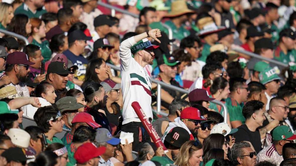 Aficionados mexicanos se agarran a golpes en un partido de México en la Copa Oro 2023: VIDEO