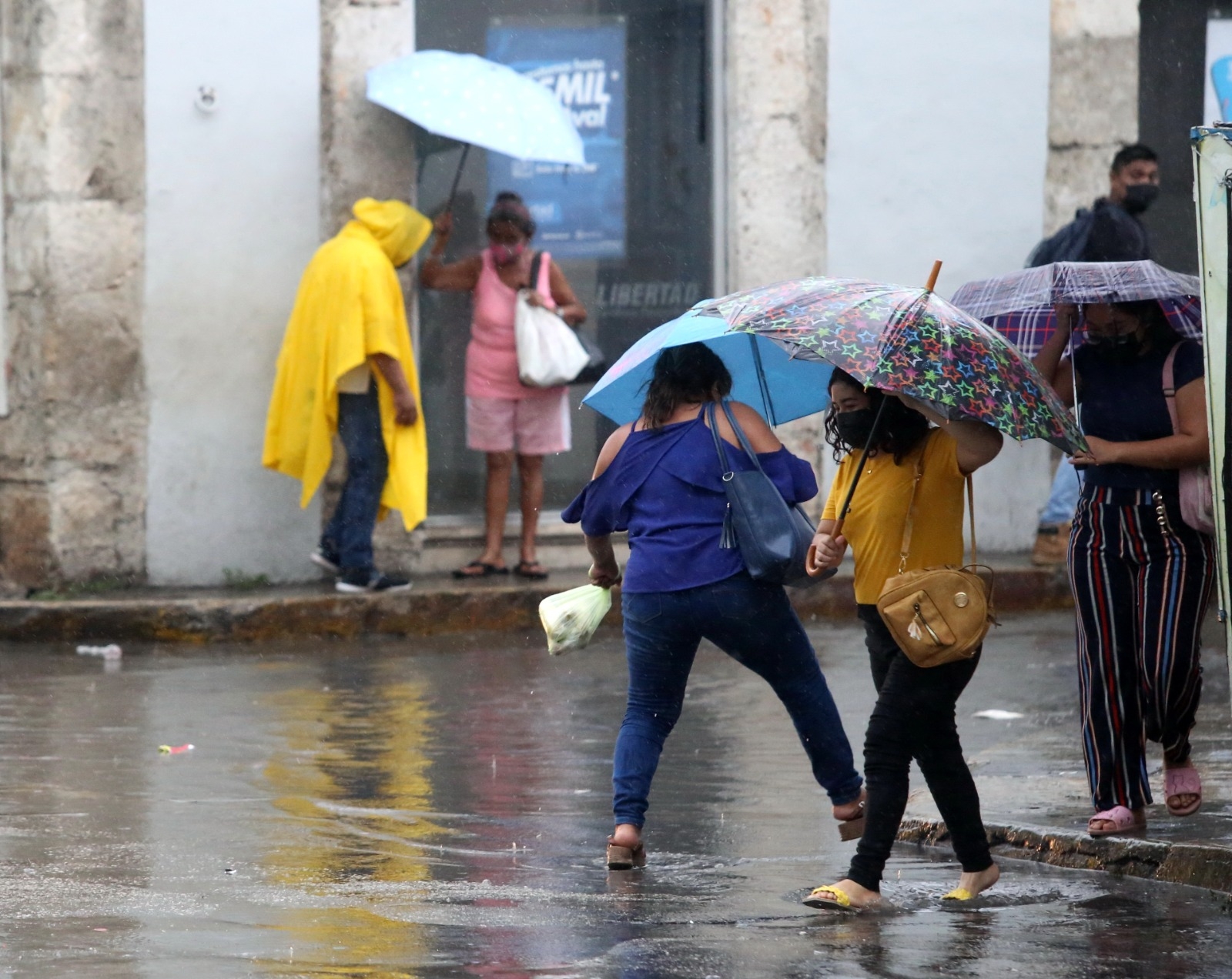 Conagua vigila tres posibles ciclones tropicales en el Atlántico, ¿Hay alerta para Yucatán?