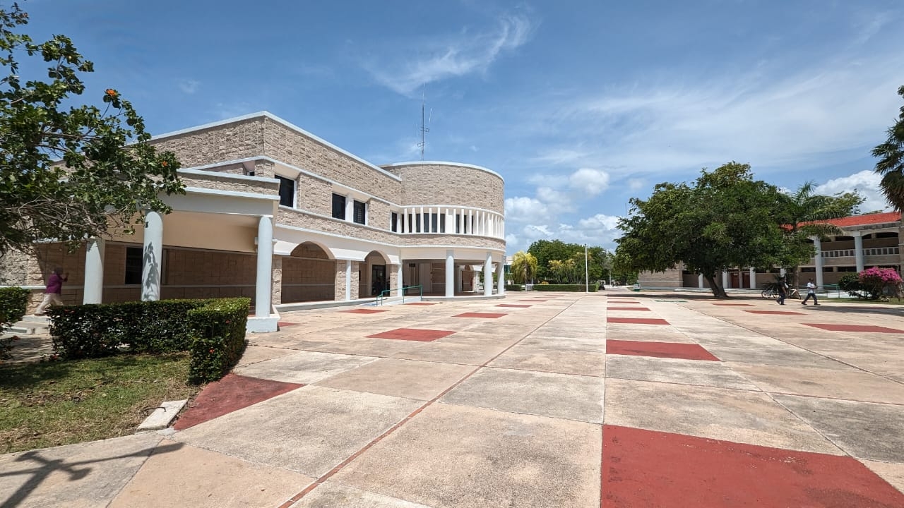 Las peticiones comunes del estudiantado son mejorar la infraestructura, los servicios y el equipamiento, y no cerrar algunas carreras, como se propuso